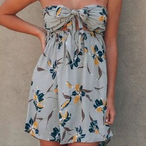 NWOT Sleeveless Tie Front Dress